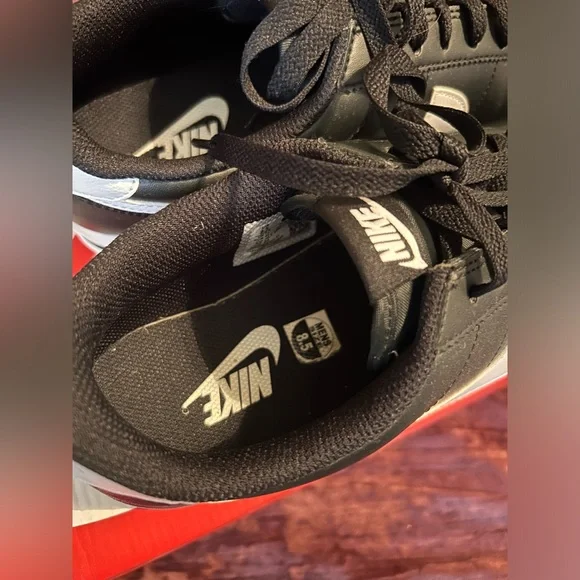 Nike Cortez black with white mens 8.5 very good condition - Picture 4 of 5